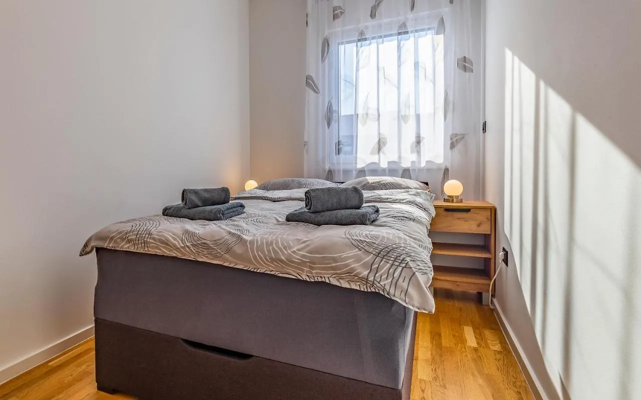 Jelena Apt. بولا شقة