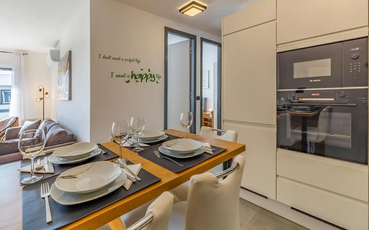 Jelena Apt. بولا كرواتيا